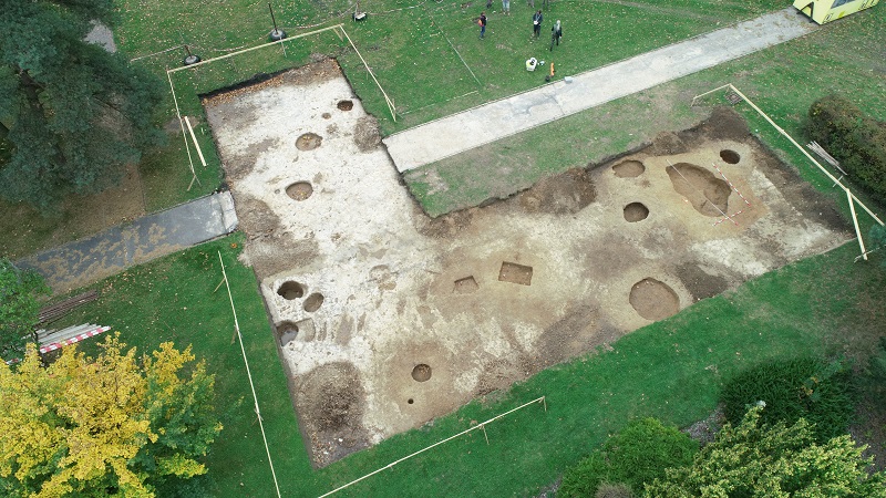 Záchranný archeologický výzkum v místě budoucí mateřské školy na katastru Neplachovice