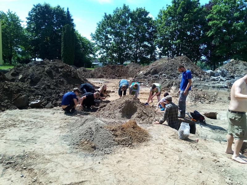 Mladí archeologové z řad našich žáků
