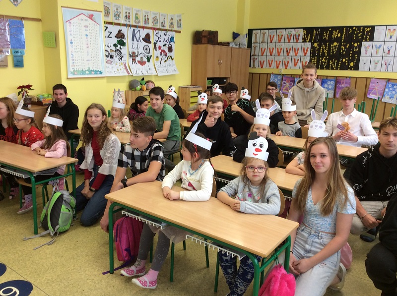 Deváťáci prvňákům
