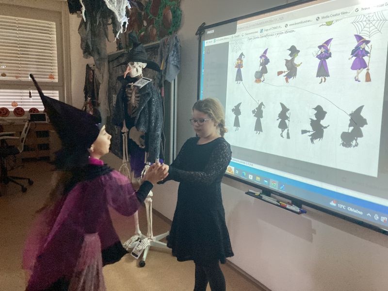 Tohle není paní učitelka aneb Halloweenský rej masek