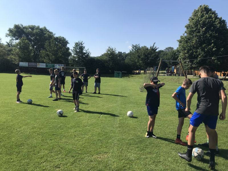Sportujeme na hřišti v Holasovicích