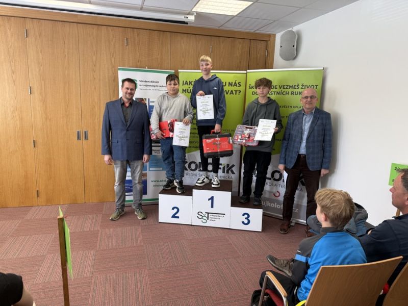 Velký úspěch našich žáků: Nátan Bilík ovládl okresní kolo soutěže v elektrotechnice!